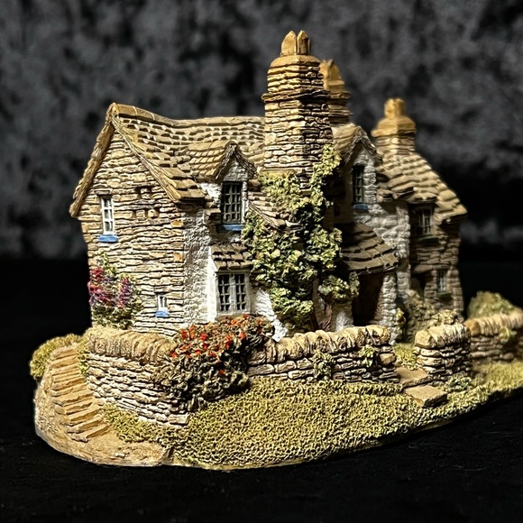 Lilliput Lane | Puffin Row | England Collection - Picture 12 of 16